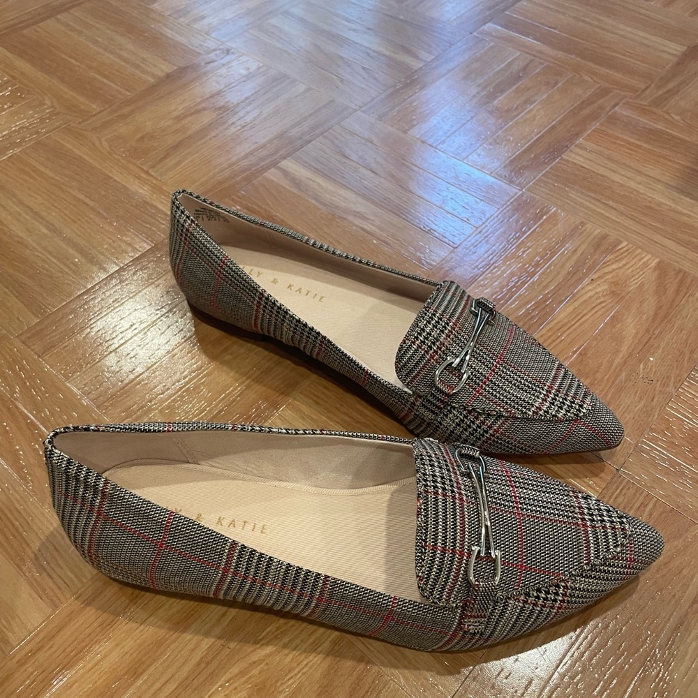 Jessica Simpson flat! - Picture 2 of 5